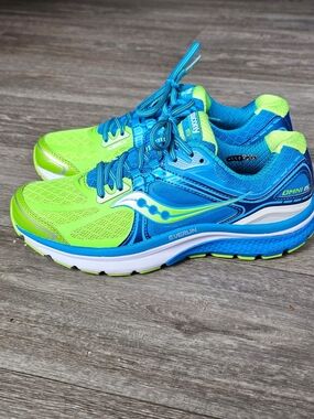 SAUCONY OMNI 16 Running Shoes Women size 9.5 Very Pretty Color last ones